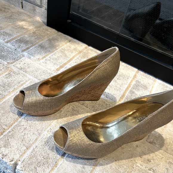 Nine West gold platform wedges, 7.5 - Picture 11 of 13